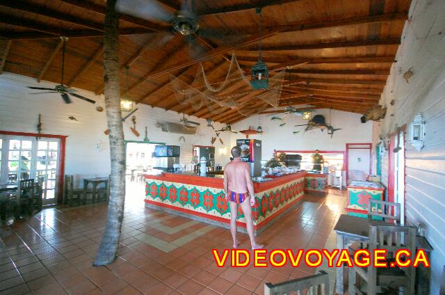 Republique Dominicaine Punta Cana Riu Palace Punta Cana Asiento restaurante Pizzeria Interior en la terraza exterior disponible, con vista al mar.