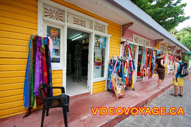 Republique Dominicaine Punta Cana Riu Palace Punta Cana Guardar la ropa al aire libre y souvenirs.