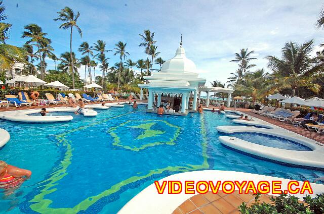 Republique Dominicaine Punta Cana Riu Palace Punta Cana The most popular pool area during hot weather.