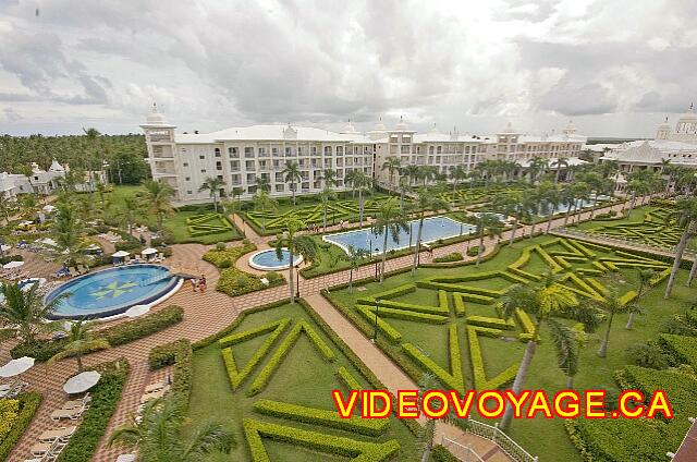 Republique Dominicaine Punta Cana Riu Palace Punta Cana Las piscinas jardín delantero.