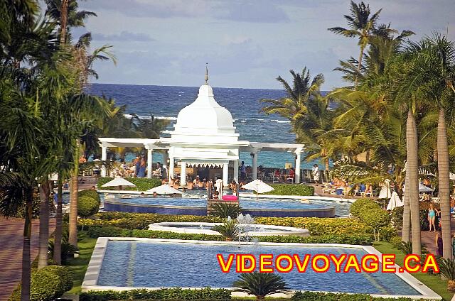 Republique Dominicaine Punta Cana Riu Palace Punta Cana La vista de las piscinas de Lobby.