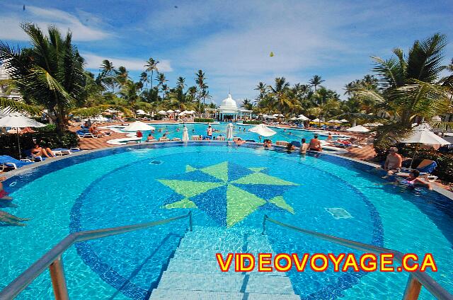 Republique Dominicaine Punta Cana Riu Palace Punta Cana Pequeño pero agradable, una piscina sobre tierra.