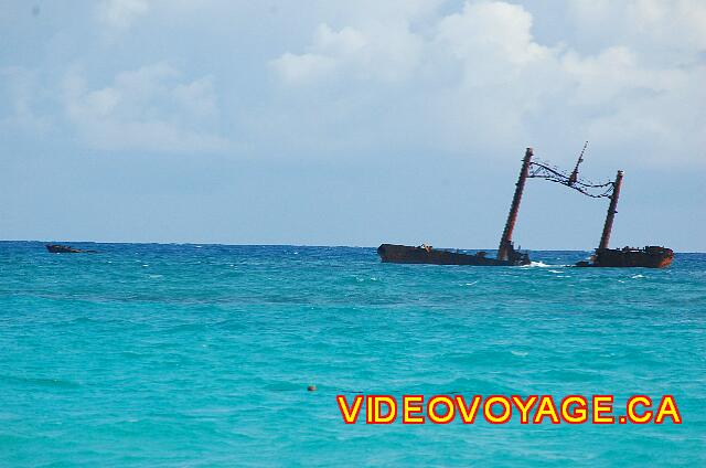 Republique Dominicaine Punta Cana Riu Palace Punta Cana El barco se está desmoronando un poco cada año.