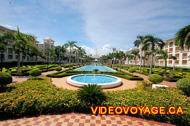 Republique Dominicaine Punta Cana Riu Palace Punta Cana The day center aisle.