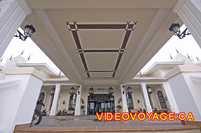 Republique Dominicaine Punta Cana Riu Palace Punta Cana L'entrée de l'hôtel le jour.