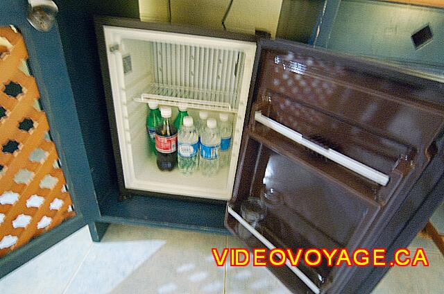 Republique Dominicaine Punta Cana Sirenis Cocotal / Tropical El refrigerador sin parte congelador.