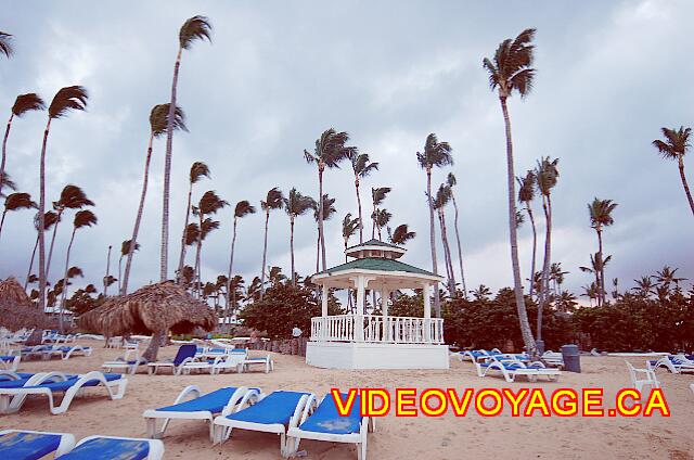 Republique Dominicaine Punta Cana Sirenis Cocotal / Tropical Un gazebo sur la plage.