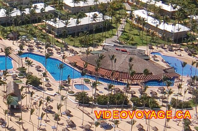 Republique Dominicaine Punta Cana Sirenis Cocotal / Tropical En la playa al lado del Hotel Tropical, bajo un mismo techo un restaurante Steak house, crepería y 2 bares.