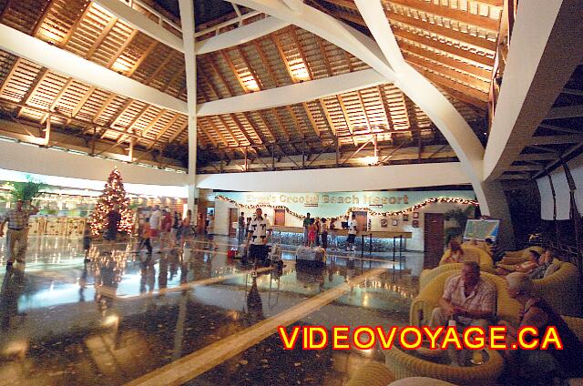 Republique Dominicaine Punta Cana Sirenis Cocotal / Tropical Le Lobby de l'hôtel Sirenis Cocotal est très similaire au Lobby du Sirenis Tropical.