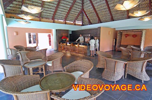 Republique Dominicaine Punta Cana Sivory Le Lobby bar avec quelques sièges au comptoir du bar.