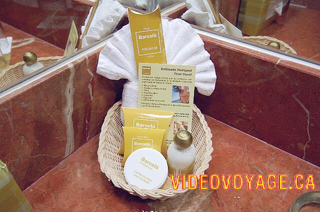 Mexique Puerto Juarez Maya Beach Jabón, crema para el cuerpo, gorro de ducha, betún de zapatos, kit de reparación de ropa de cama y toallas.