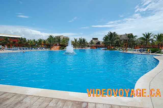 Mexique Puerto Juarez Maya Beach The start of the swimming pool at Hotel Maya Tropical Beach.