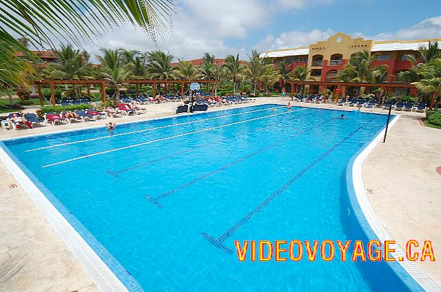 Mexique Puerto Juarez Maya Beach A pool animation, volleyball, basketball or swimming.