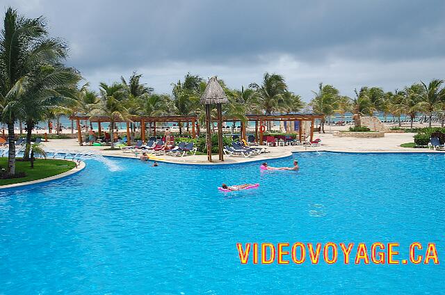 Mexique Puerto Juarez Maya Beach The beach is within 50 meters of swimming pools.