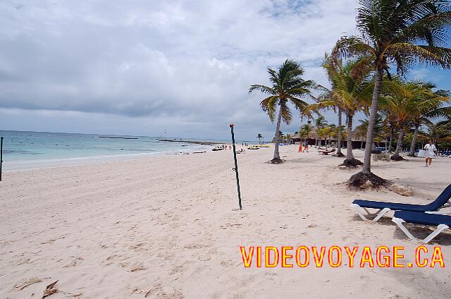 Mexique Puerto Juarez Maya Beach Situé de l'autre coté de la pointe rocheuse, nous regardons vers le sud, ici, la plage des hôtels Tropical et Colonial.