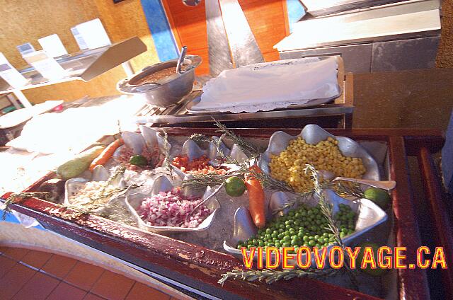 Mexique Puerto Juarez Maya Beach Some vegetables to create your mixture.