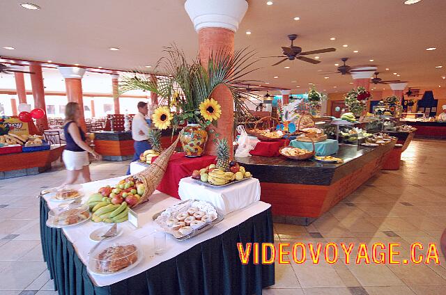 Mexique Puerto Juarez Maya Beach Un grand buffet.