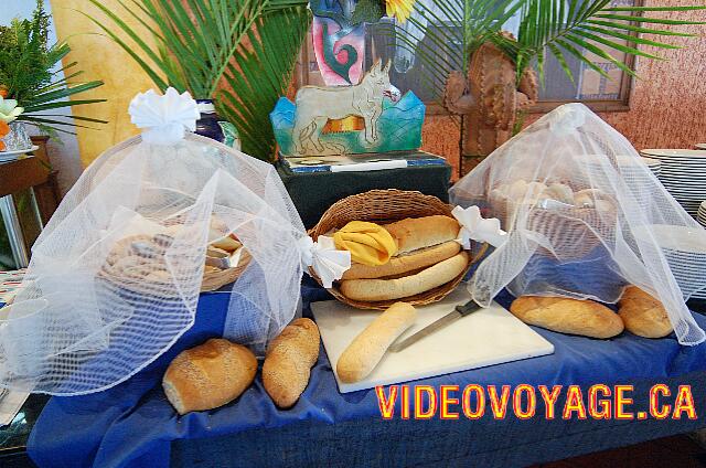 Mexique Puerto Juarez Maya Beach A bread bar.
