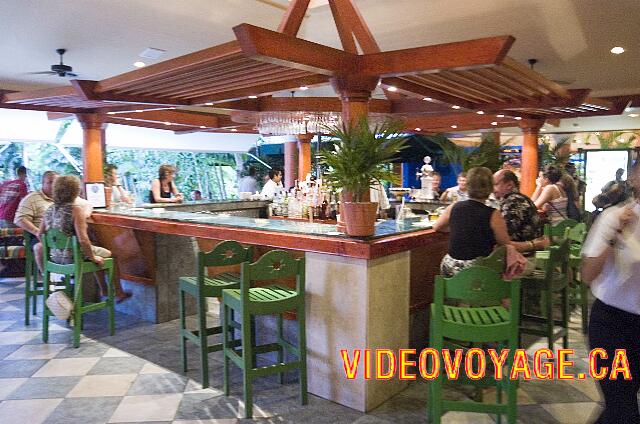 Mexique Puerto Juarez Maya Caribe Beach Varios asientos en el bar.