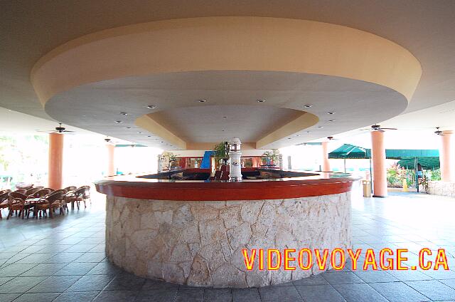 Mexique Puerto Juarez Maya Caribe Beach The bar of the theater.