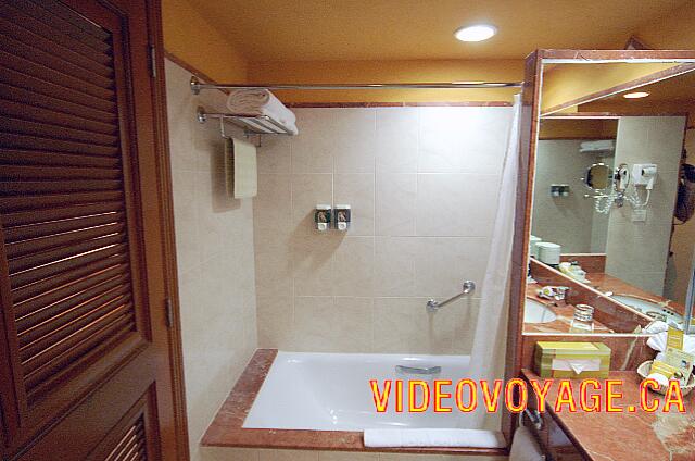 Mexique Puerto Juarez Maya Caribe Beach Le bain douche.