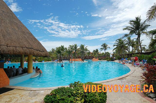 Mexique Puerto Juarez Maya Caribe Beach Une vue à partir du bar de la piscine.