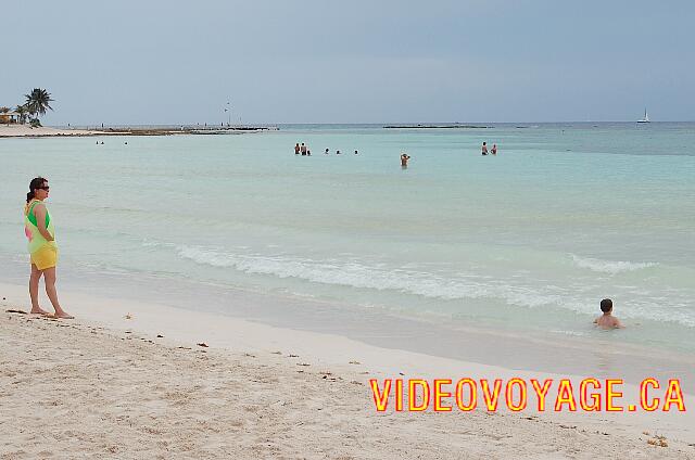 Mexique Puerto Juarez Maya Caribe Beach A depth of 1 meter before reaching the seaweed.