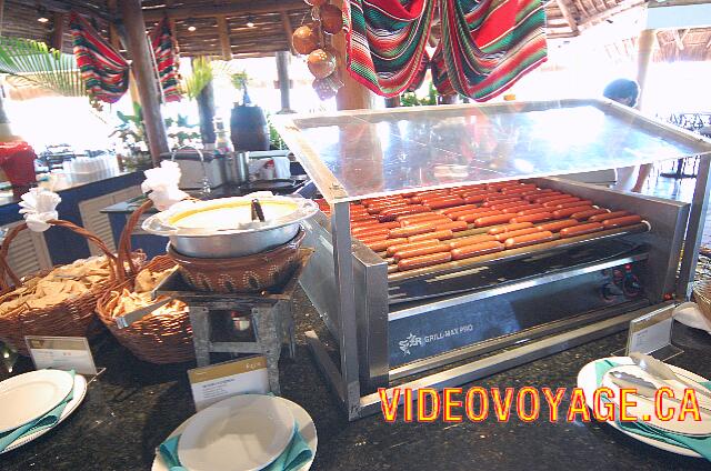 Mexique Puerto Juarez Maya Caribe Beach The hot dog and french fries.