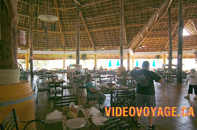 Mexique Puerto Juarez Maya Caribe Beach Une grande salle à manger.