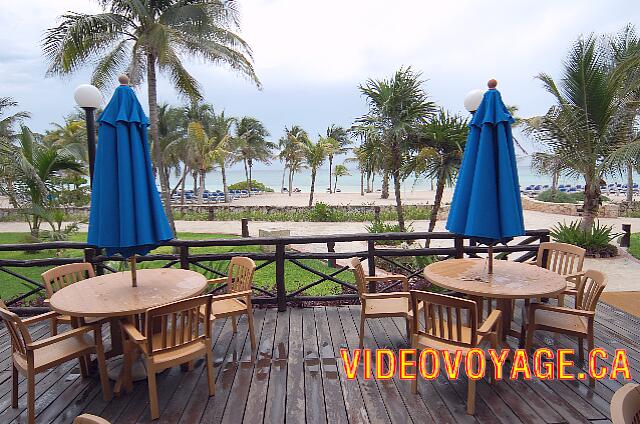 Mexique Puerto Juarez Maya Caribe Beach La terrasse extérieur avec vue sur la plage.