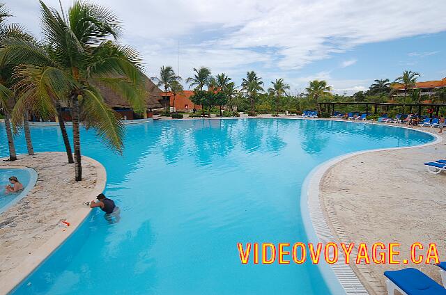 Mexique Puerto Juarez Maya Tropical Vast. Left at the bottom, the pool bar.