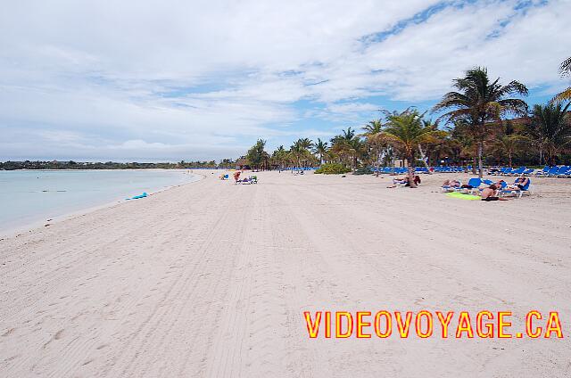 Mexique Puerto Juarez Maya Tropical Il est possible de marcher sur la plage vers le sud au moins sur une distance de 2 kilomètres.