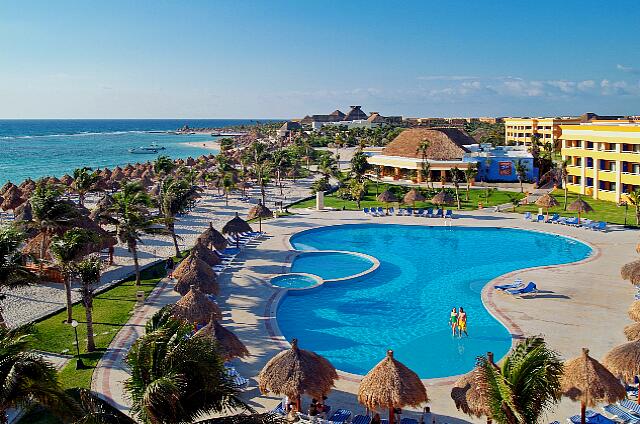 Mexique Riviera Maya Bahia Principe Tulum Una vista aérea de la piscina del hotel Hacienda Principe Tulum en la sección.