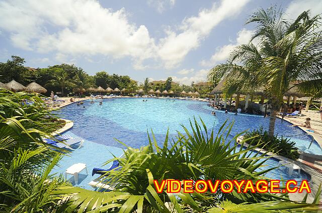 Mexique Riviera Maya Bahia Principe Coba The other half of the pool that seems quieter.