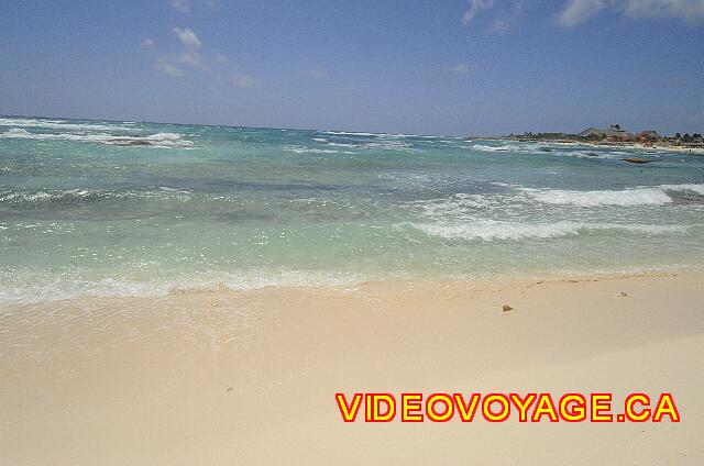 Mexique Riviera Maya Bahia Principe Tulum Here bagless, we can detect the color of the water that there are reefs.