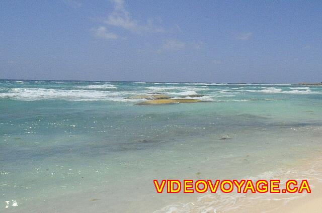 Mexique Riviera Maya Bahia Principe Tulum Here bagless, we can detect the color of the water that there are reefs.