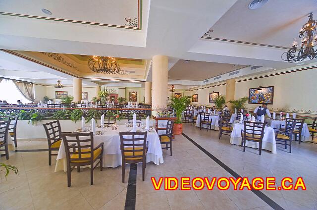 Mexique Riviera Maya Bahia Principe Coba An elegant restaurant, air conditioned and spacious enough for a la carte restaurant.