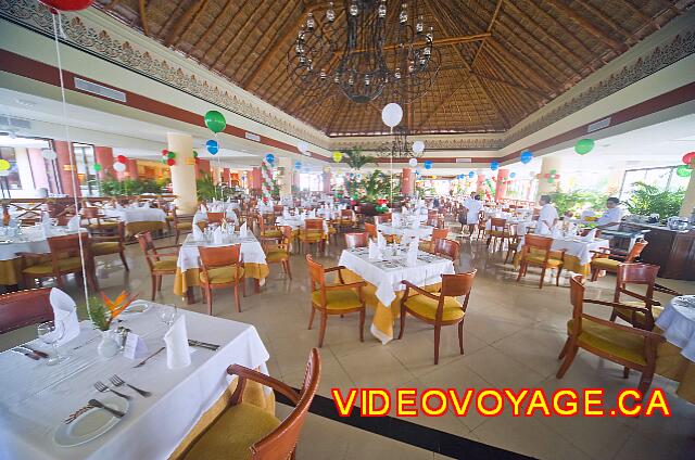Mexique Riviera Maya Bahia Principe Coba The dining room of the Kukulcan buffet restaurant in the Coba section is vast.