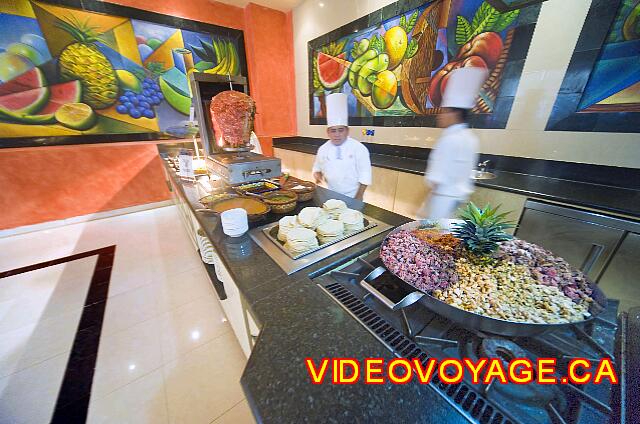 Mexique Riviera Maya Bahia Principe Coba De nombreux cuisiniers pour vous préparer des plats.