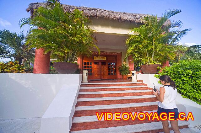 Mexique Riviera Maya Bahia Principe Coba The entrance of the Italian Portofino restaurant kitchen board.