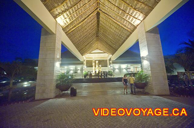 Mexique Riviera Maya Bahia Principe Coba The entrance lobby of the Coba section, as impressive as the Thulum section.