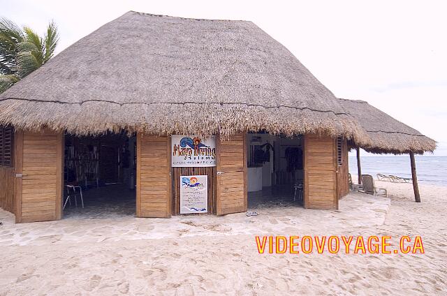 Mexique Riviera Maya Dreams Tulum A water sports center on the beach.