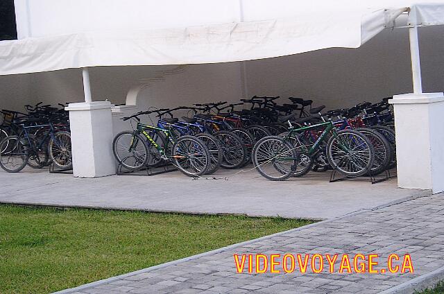 Mexique Riviera Maya Dreams Tulum Bicycles near the gymnasium.