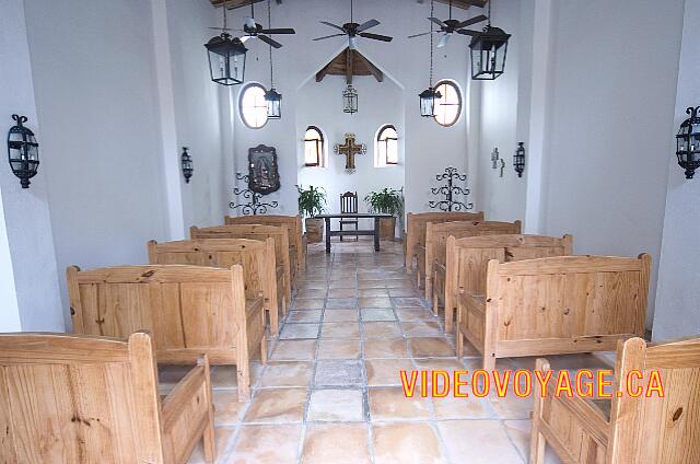 Mexique Riviera Maya Dreams Tulum El interior de la pequeña iglesia.