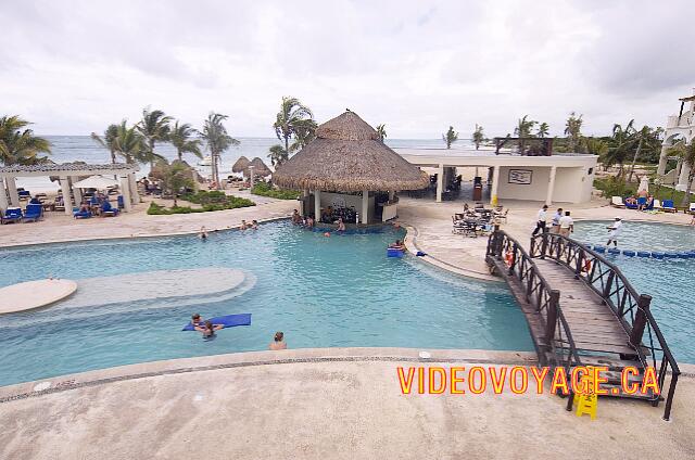 Mexique Riviera Maya Dreams Tulum El bar más popular en el día. El bar en la piscina de la sección de los Sueños.