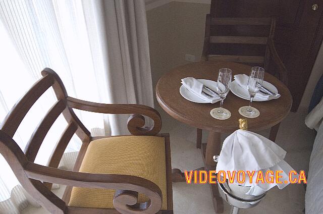 Mexique Riviera Maya Dreams Tulum A small round table with 2 chairs and a bottle of ...