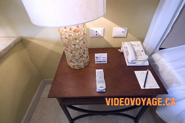 Mexique Riviera Maya Dreams Tulum On the night table: phone and TV remote control.