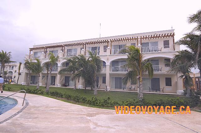 Mexique Riviera Maya Dreams Tulum One of the buildings of Dreams section that is Ocean Front. Junior suites and Presidential Suite is found there.