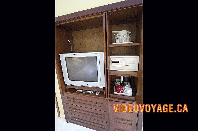 Mexique Riviera Maya Dreams Tulum A large cabinet with the TV ...