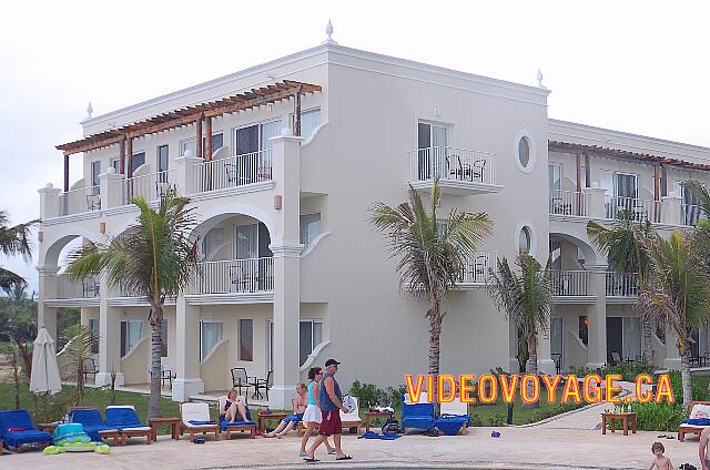 Mexique Riviera Maya Dreams Tulum Another building of Dreams section habritent junior suites. On the ground floor, the view of the sea is blocked by the beach restaurant.